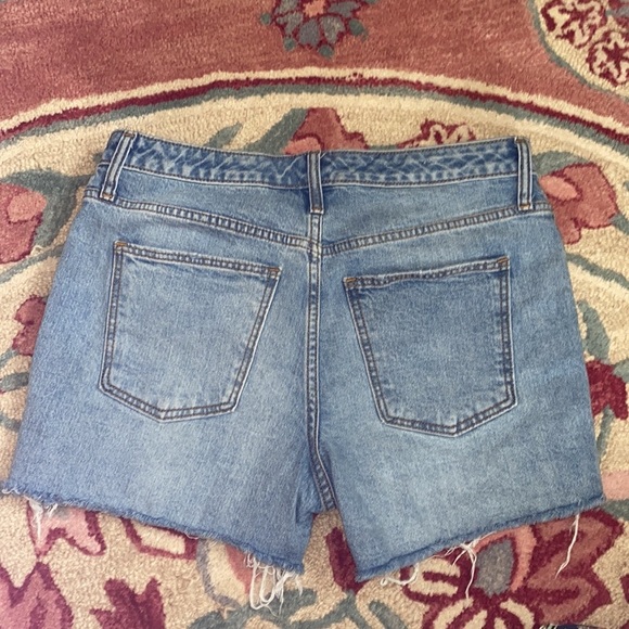 Universal Thread Double Button High Rise Shorts size 6/28R - Picture 5 of 9